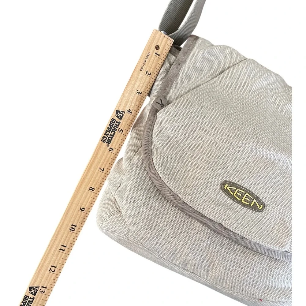 KEEN Hybrid Transport Messenger Bag Tan Canvas Crossbody Small Gorpcore‎ Travel